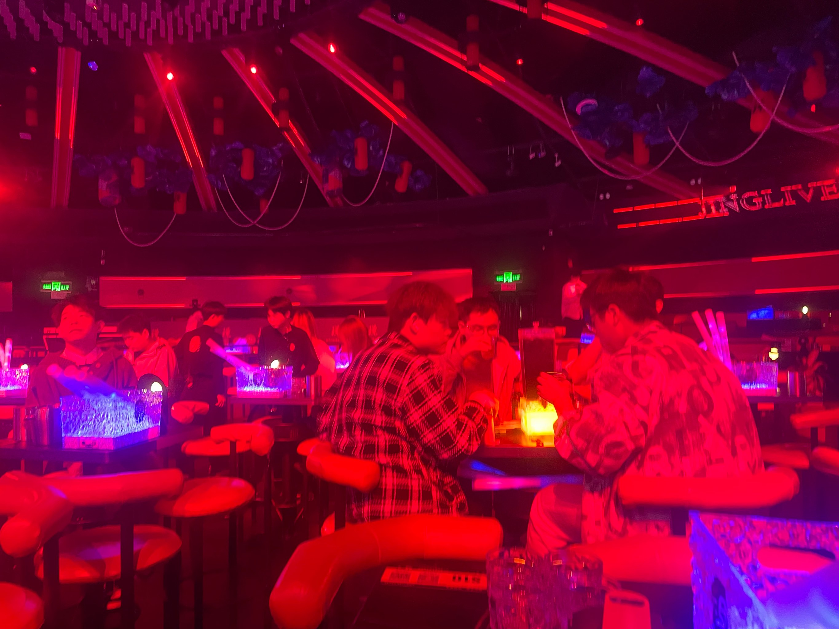 德阳商务ktv划算吗看这里答案-广汉市ktv预定